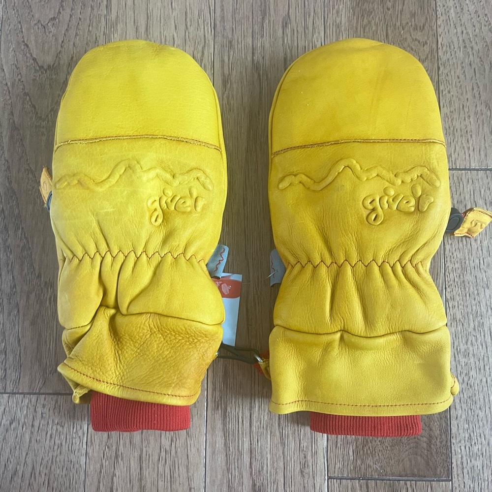 NWT Give'r Mittens Large